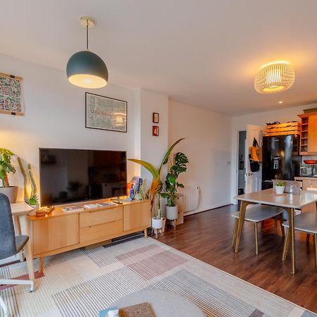 Vibrant & Modern 1Bd Flat - Hackney Apartment London Bagian luar foto